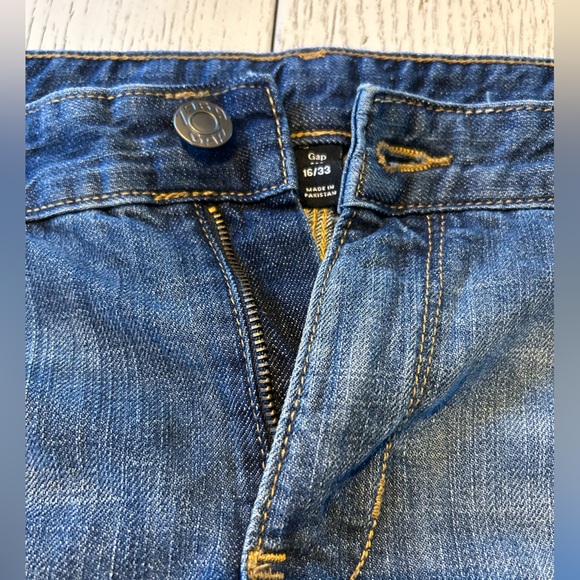 NWOT Gap Jean Shorts. - Picture 3 of 3